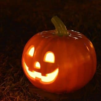 Read more about the article Halloween, a polskie tradycje palenia świec.